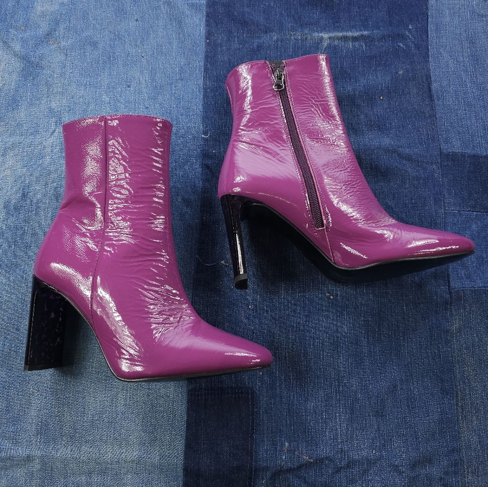 L'Intervalle purple vinyl ankle boots size 7